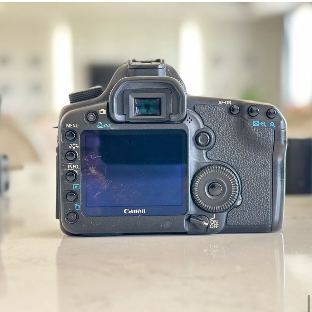 Canon EOS 5D Mark 2 camera - Picture 9 of 10